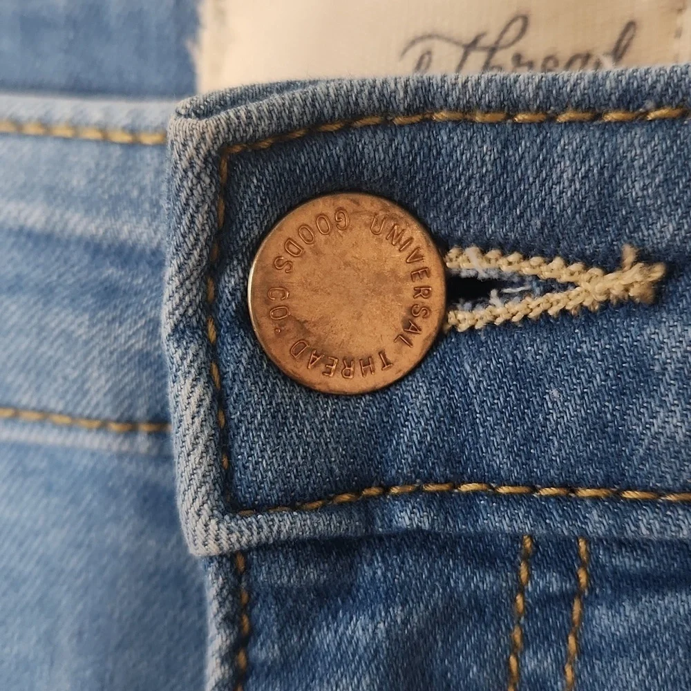 Universal Thread Women's High Rise Skinny Washed Light Blue Jeans Size 4/27R